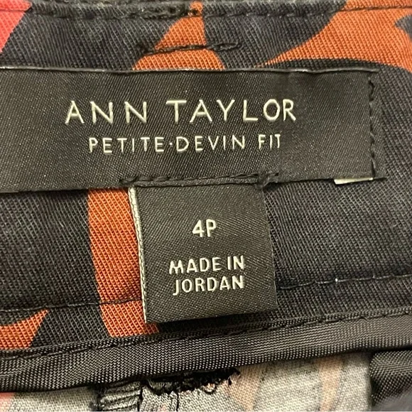ANN TAYLOR Petite Devin Fit Tulip Shorts - Picture 7 of 8